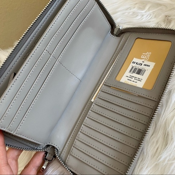 New Michael Kors jet set travel large continental wallet - Picture 2 of 10